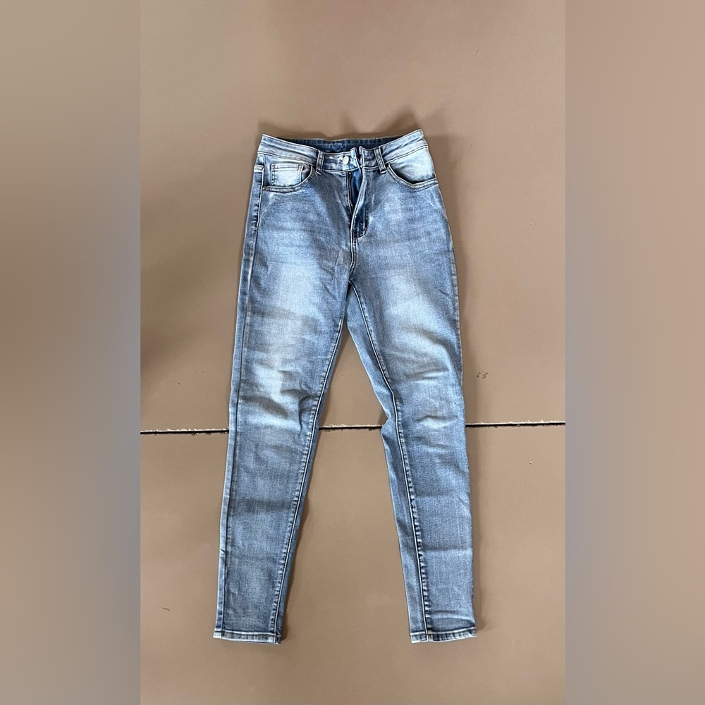 High waisted light wash skinny jeans